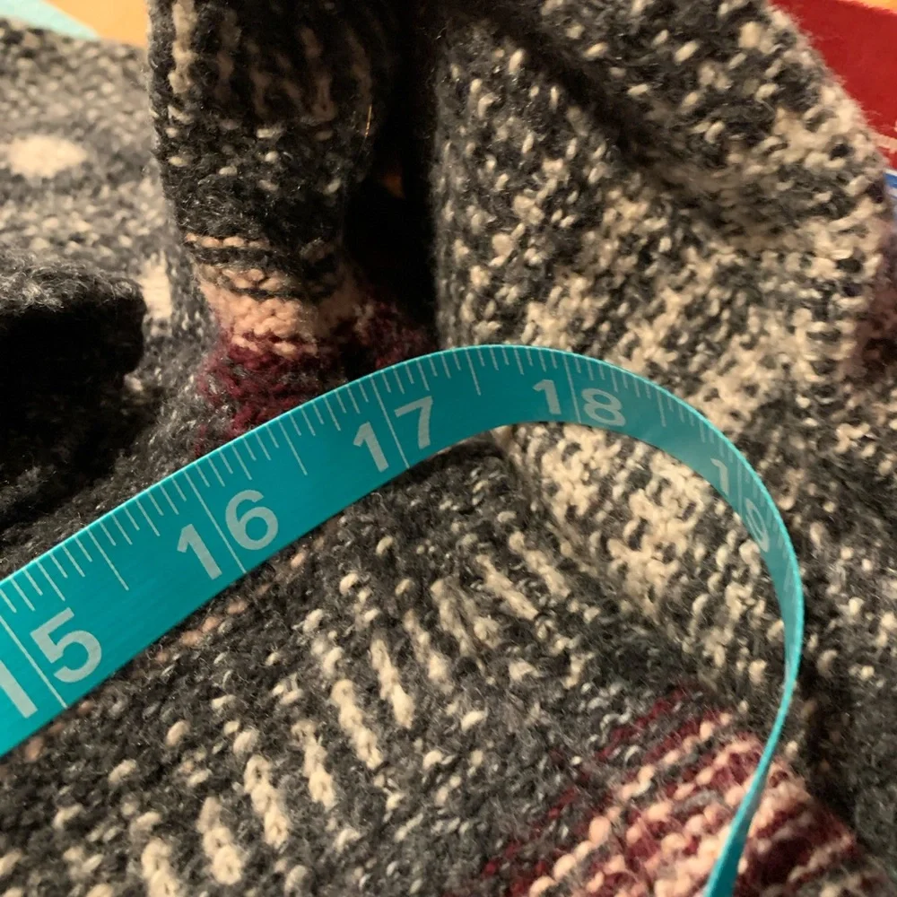 Women’s sweater size small - Picture 4 of 6